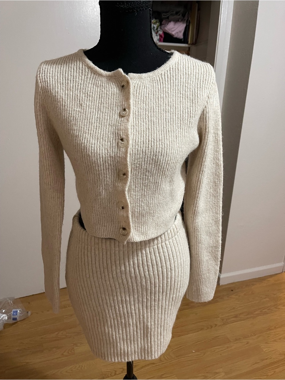 Women's Cream Ribbed Button-Front Knit Cardigan